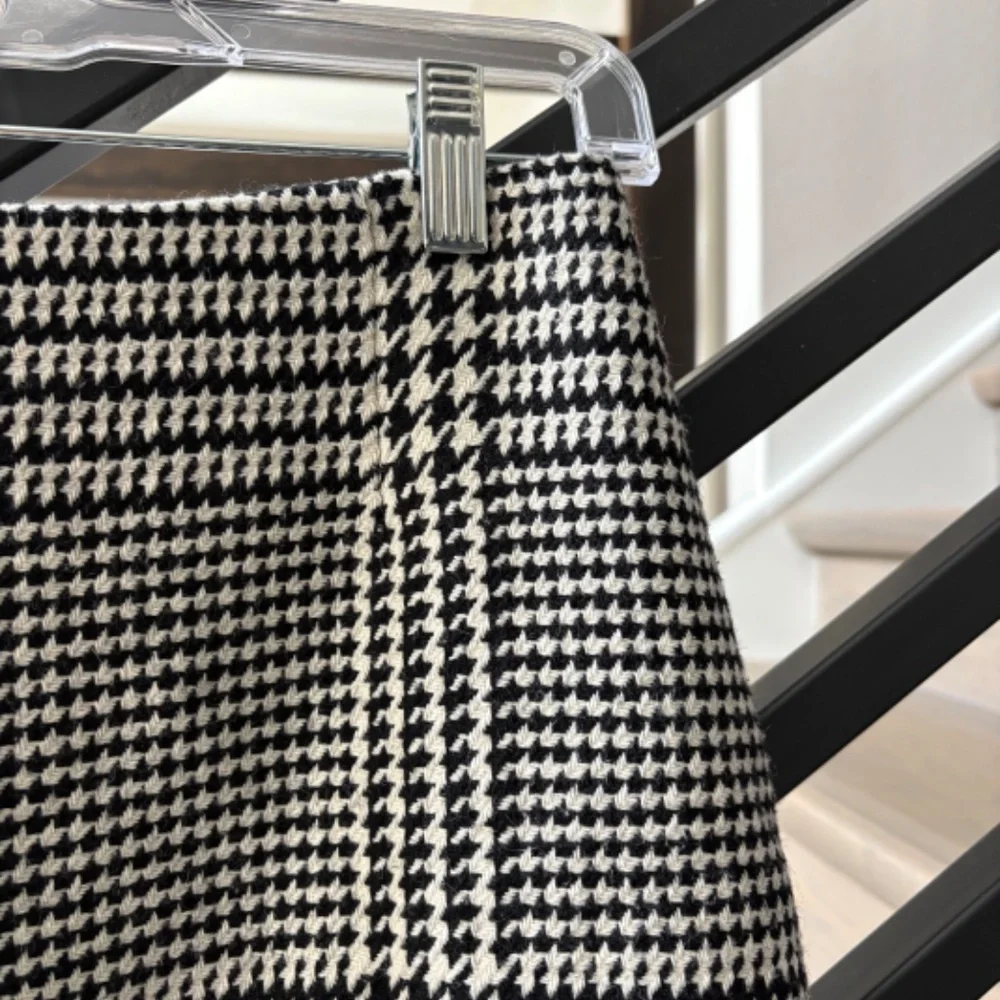 H & M Skirt - Picture 5 of 10